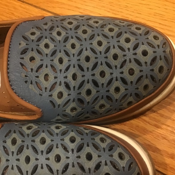 Shoes - Picture 5 of 6